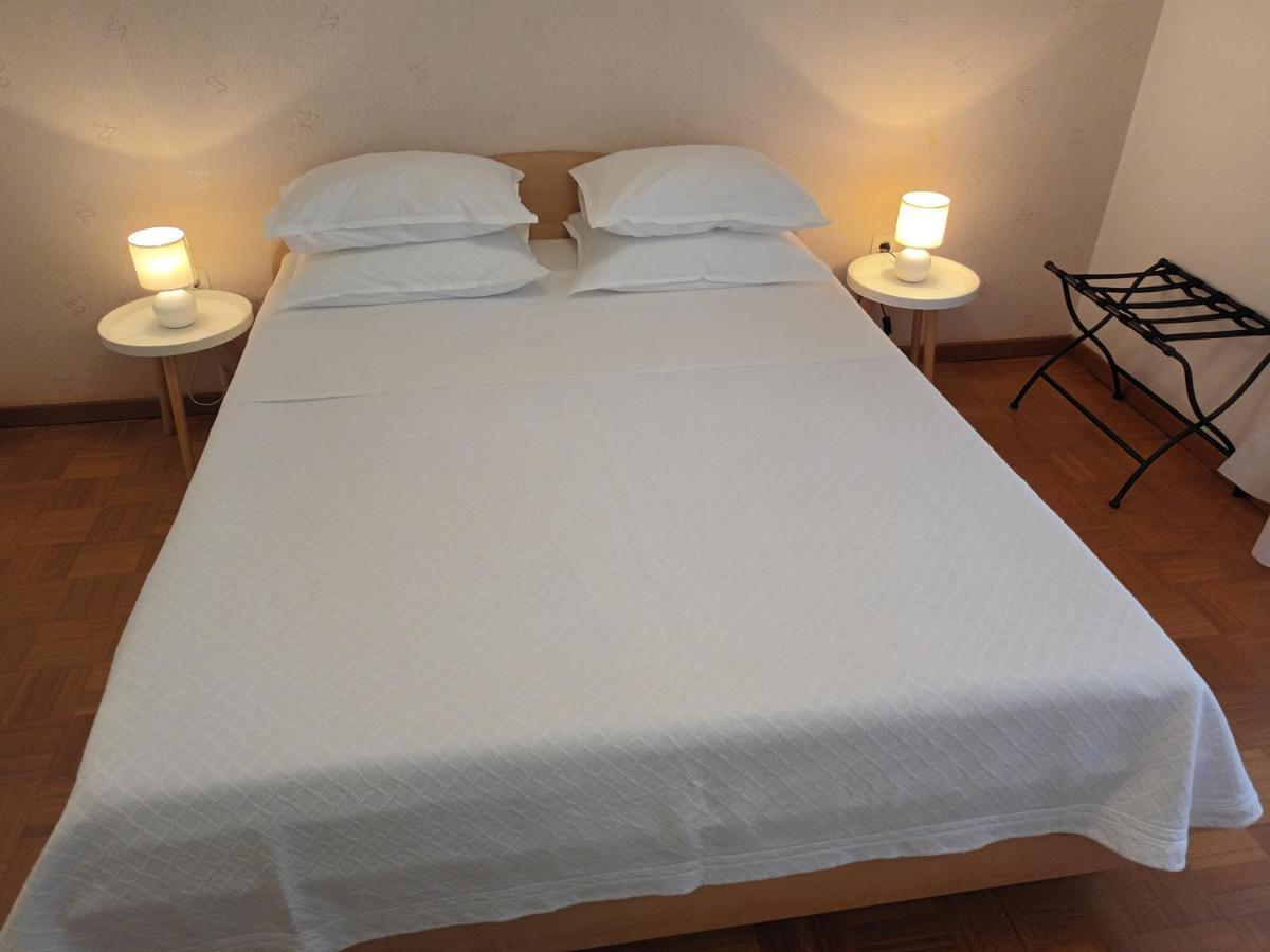 Apartments Leo โรวีน ภายนอก รูปภาพ