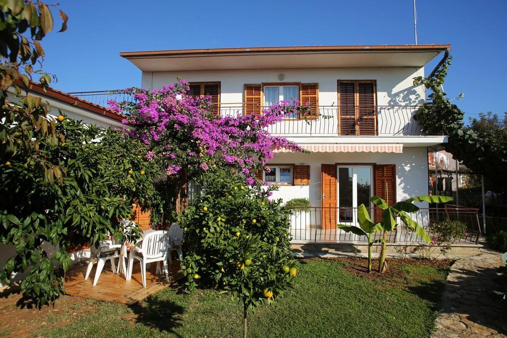 Apartments Leo โรวีน ภายนอก รูปภาพ